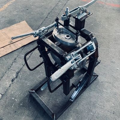 대단히 해설 로토몰딩은 새로운 무거운 클램프로 CNC 빌트 주형을 성형합니다